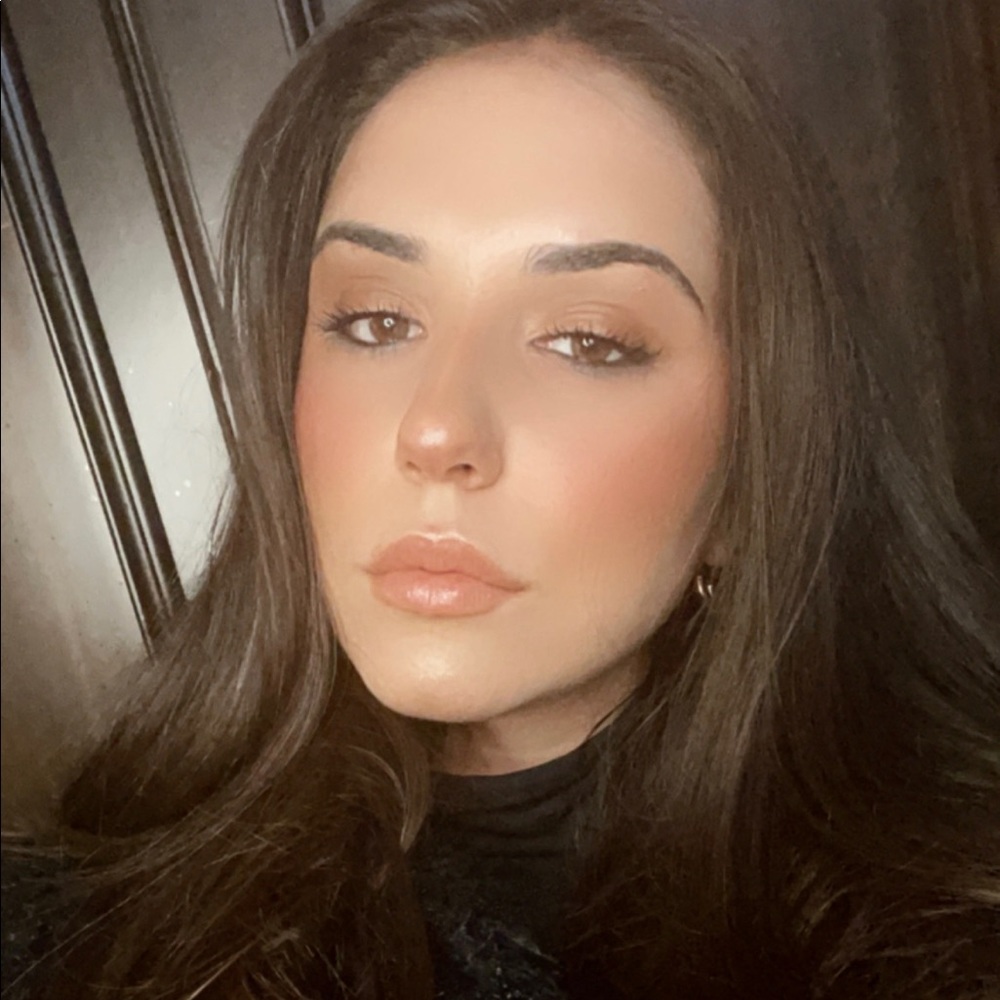 Meet your Posher, Alexis